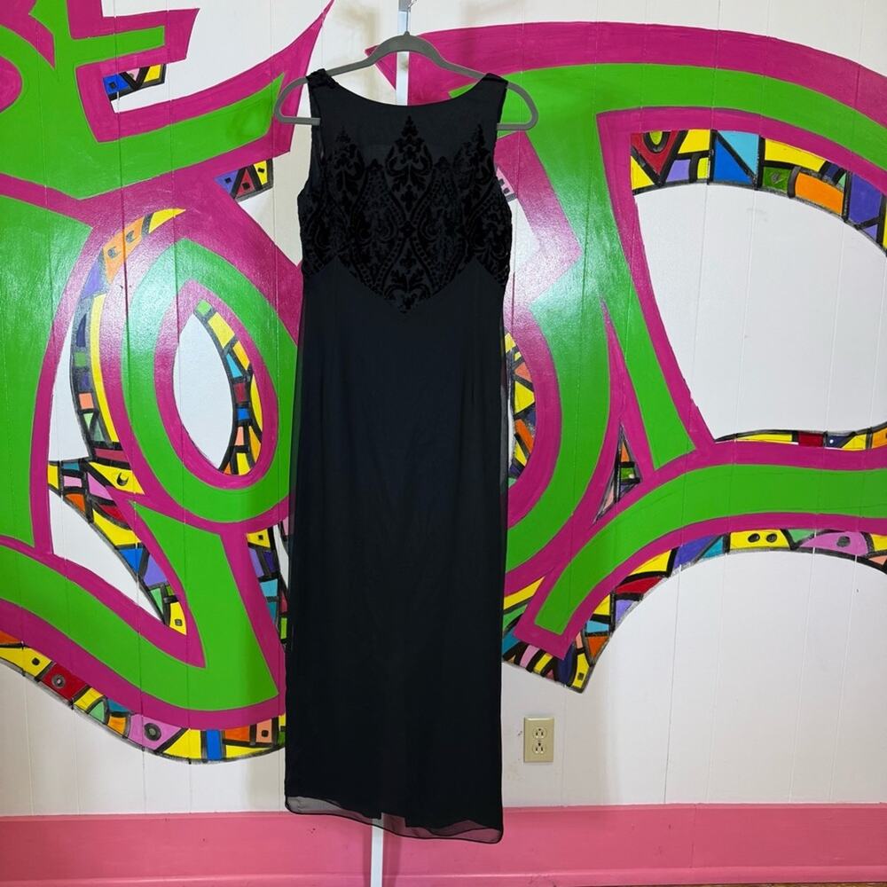 Ever Beauty Petite, Elegant Black Sleeveless Dress. Size 8P. Velvety Details